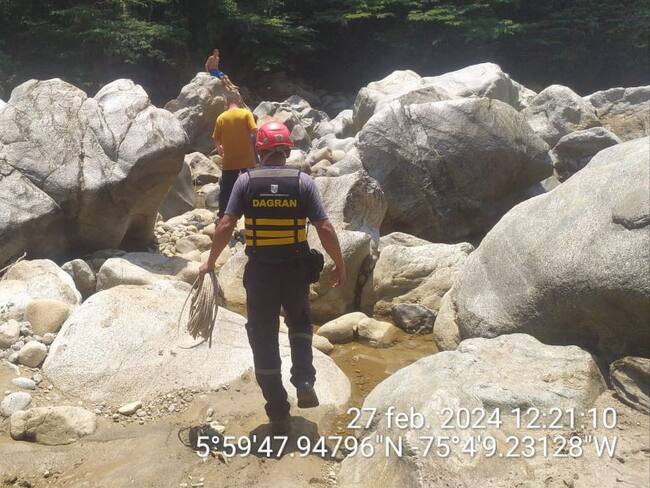 Búsqueda de persona desaparecida tras creciente súbita en Cocorná, Antioquia. Foto: cortesía.