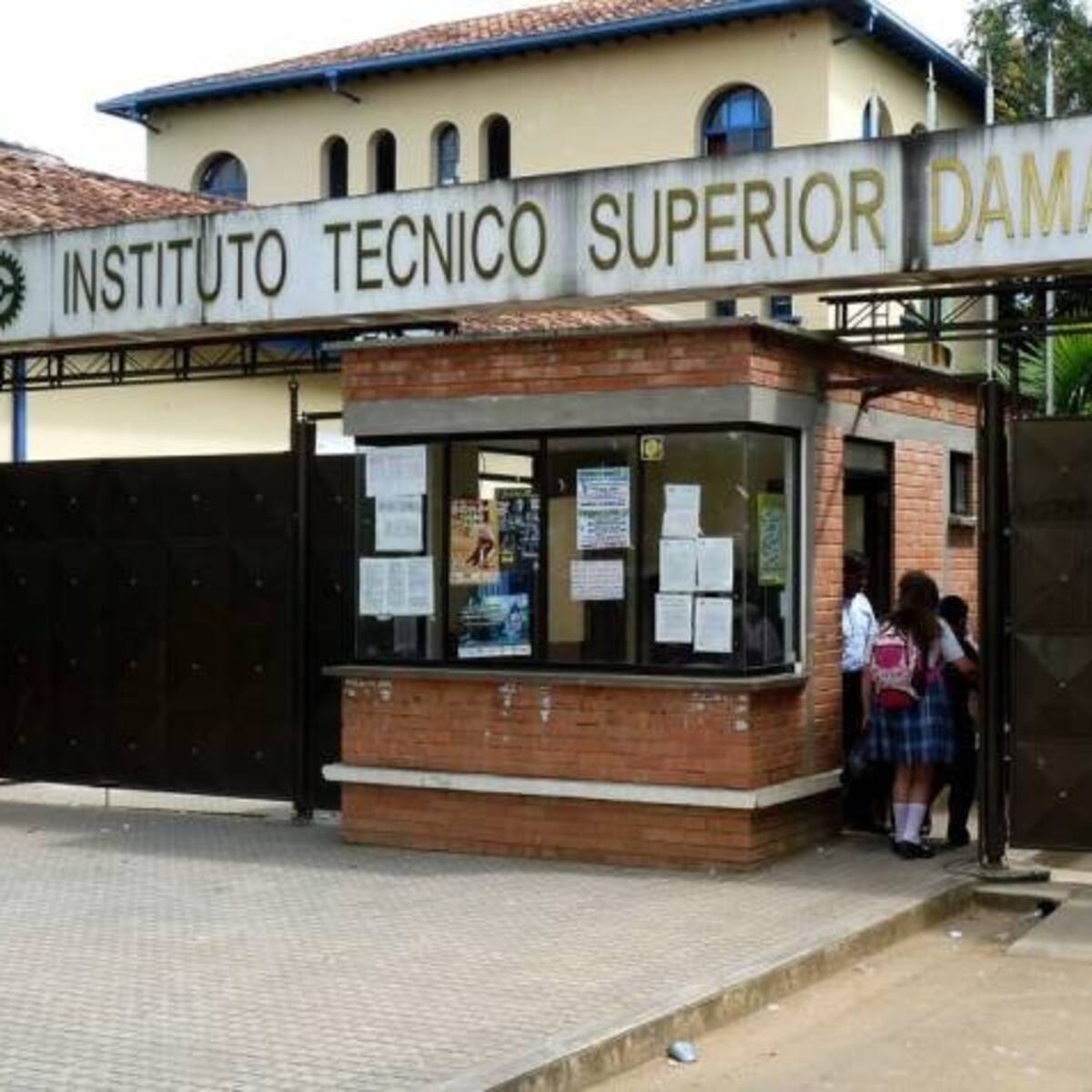 Suspenden endeudamiento de Bucaramanga para arreglar 3 grandes colegios