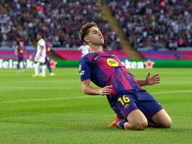Fermín López celebra uno de sus goles ante el Olympiacos. (Photo by Alex Caparros/Getty Images)
