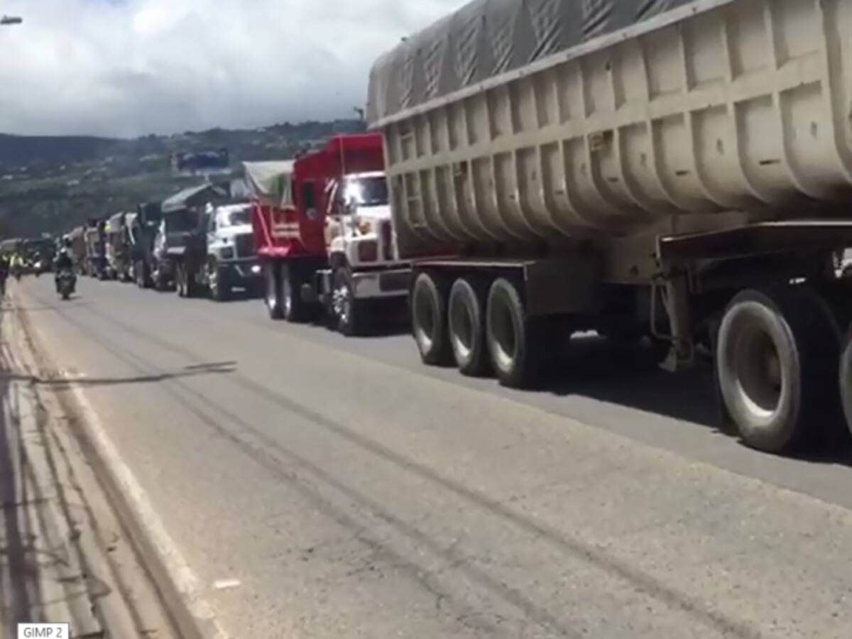 Camioneros en Chía llevan a cabo Plan tortuga