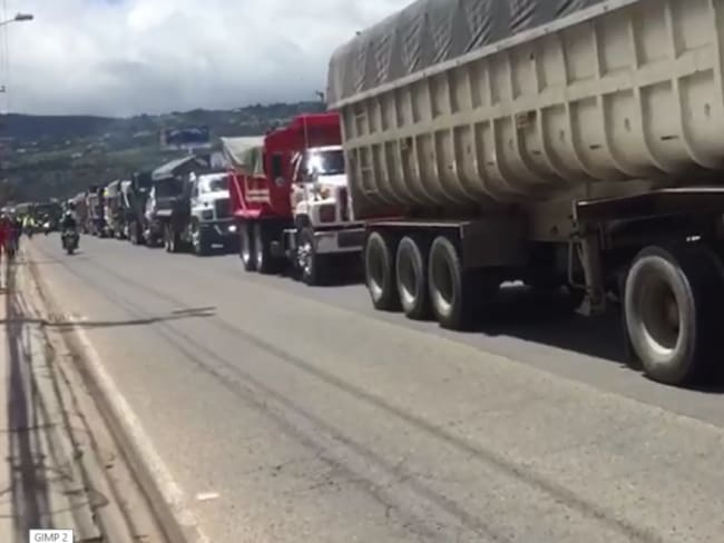 Camioneros en Chía llevan a cabo Plan tortuga