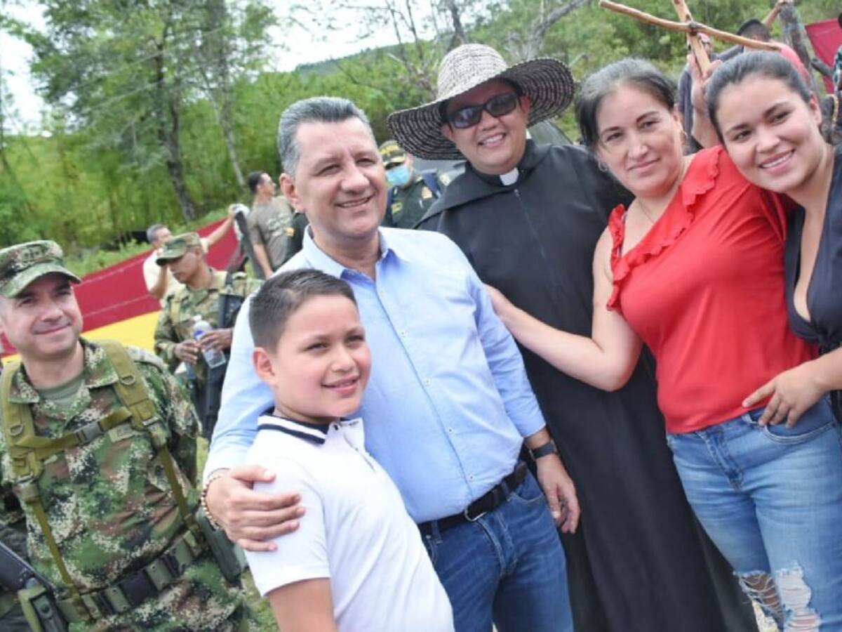 Inician labores de mejoramiento en la vía Chaparral-Rioblanco en Tolima