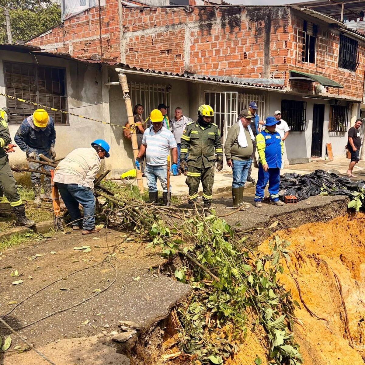 Más de 70 personas damnificadas por el desbordamiento de una quebrada en Camilo Torres, Dosquebradas