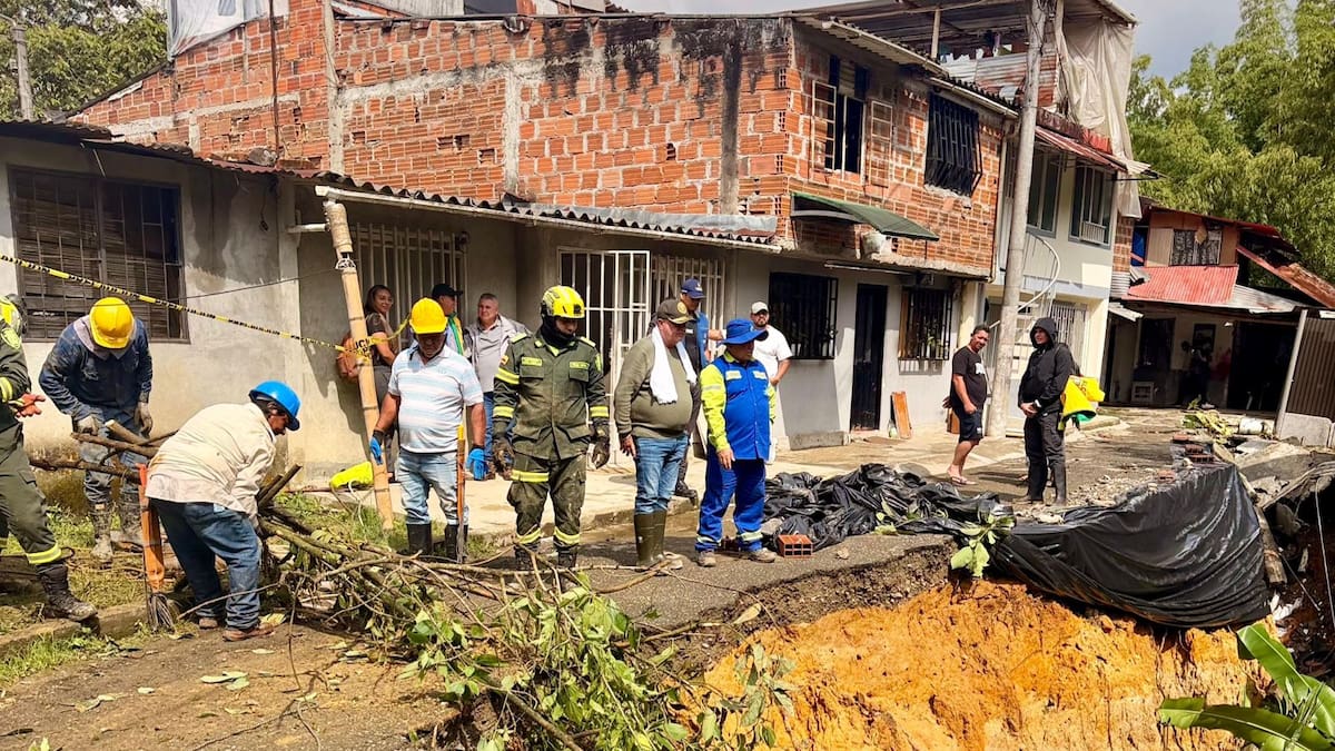 Más de 70 personas damnificadas por el desbordamiento de una quebrada en Camilo Torres, Dosquebradas