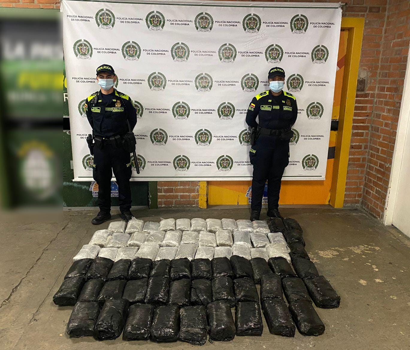 Incautación de 75.000 gramos de marihuana en la Terminal del Sur en Medellín. Foto: Policía Metropolitana del Valle de Aburrá