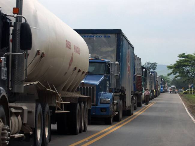 Cierre de la vía al Llano genera pérdidas para transportadores del Tolima