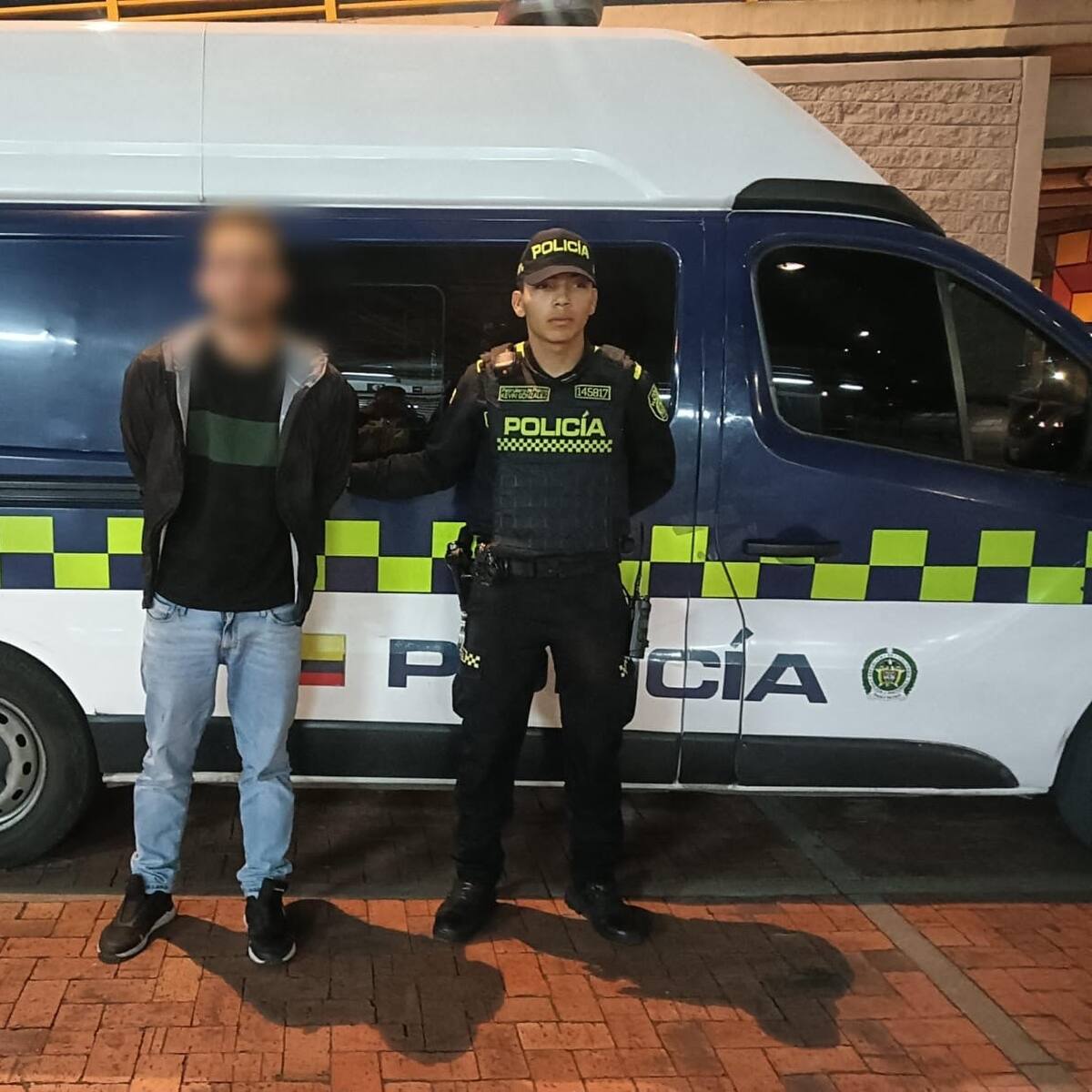 Cae delincuente que robaba celulares por las ventanas de los buses de TransMilenio