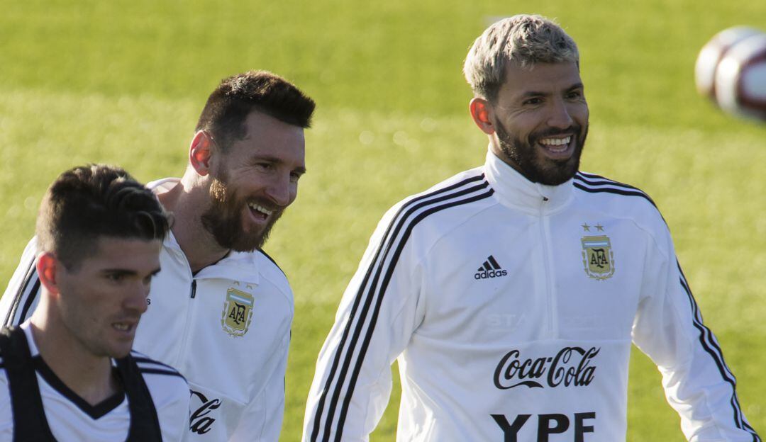 Messi y Agüero durante un entrenamiento en la Selección Argentina.