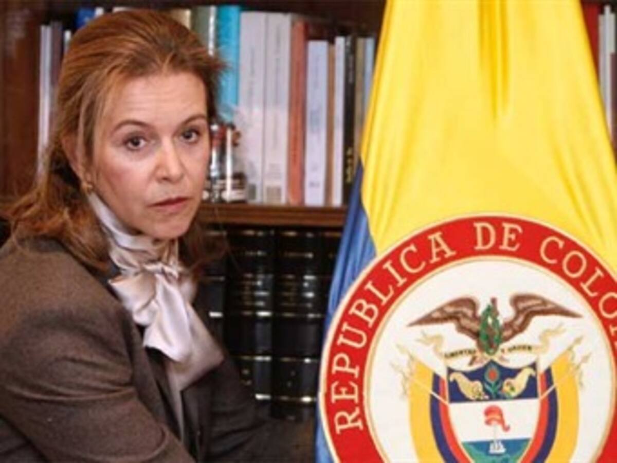Conservadores piden definiciones de Noemí Sanín