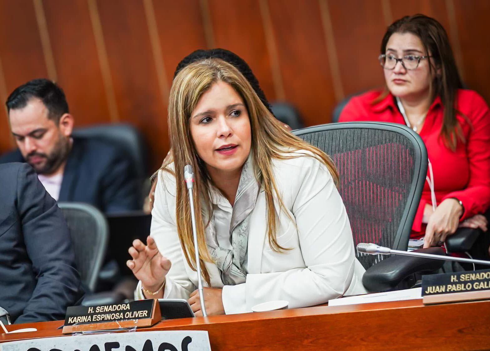 Karina Espinosa, senadora del partido liberal.