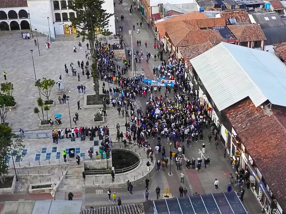 Tensión política obliga a cancelar visita de Álvaro Uribe a Duitama, pero Paloma llega a Tunja