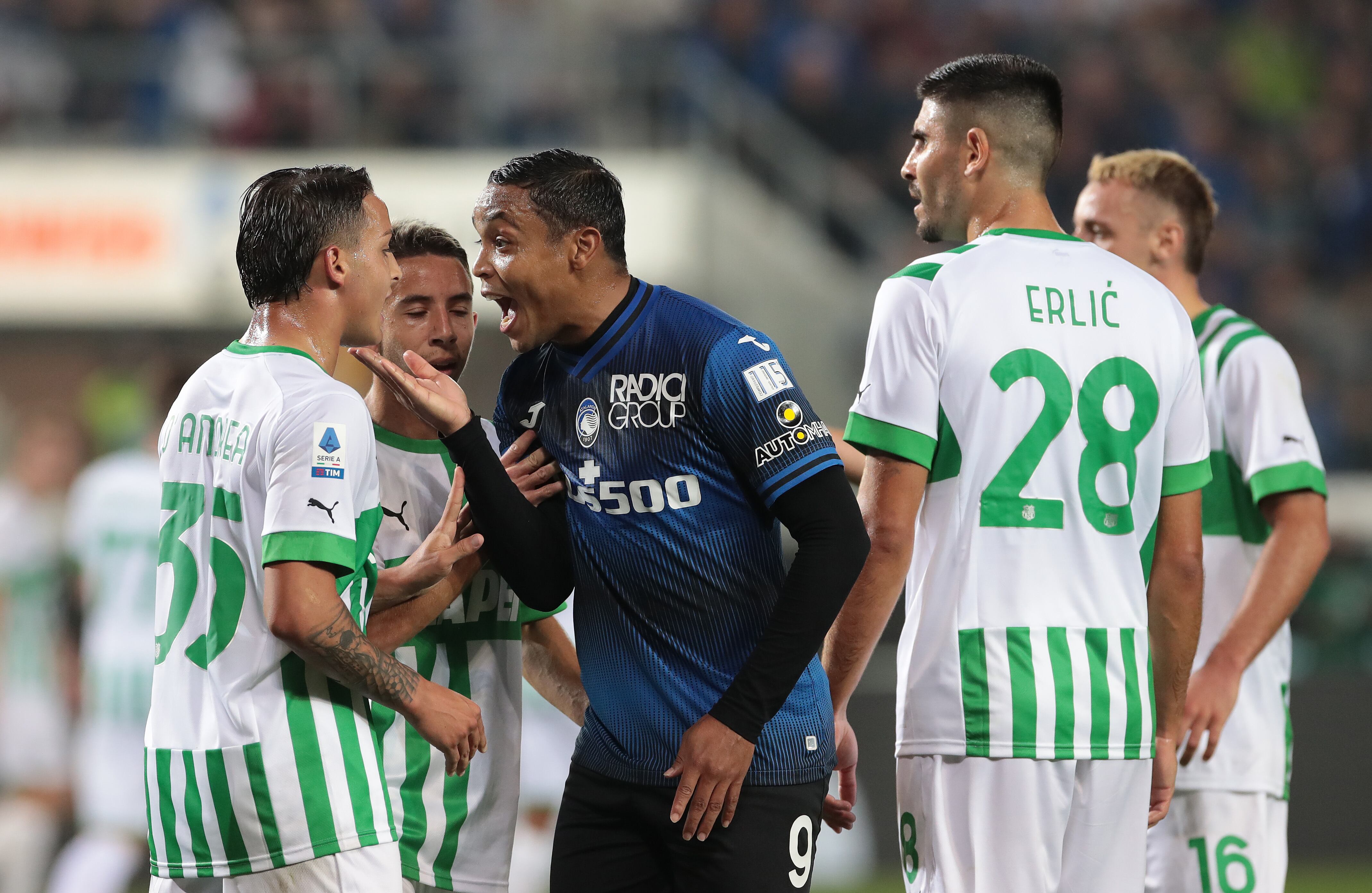 BERGAMO, ITALY - OCTOBER 15: Luis Muriel of Atalanta BC clashes with Luca D'Andrea of US Sassuolo during the Serie A match between Atalanta BC and US Sassuolo at Gewiss Stadium on October 15, 2022 in Bergamo, Italy. (Photo by Emilio Andreoli/Getty Images)