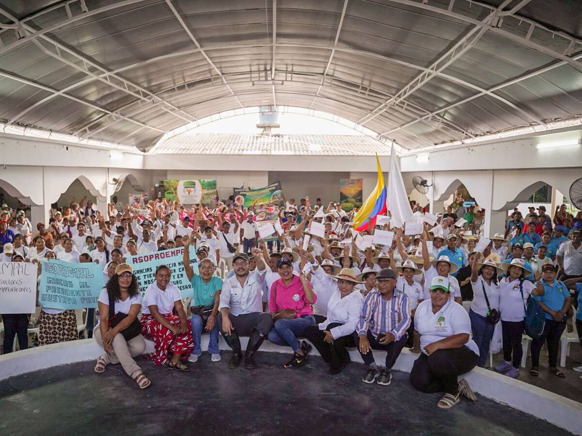 Gobierno Petro formaliza 112.000 hectáreas a favor de mujeres rurales en Colombia