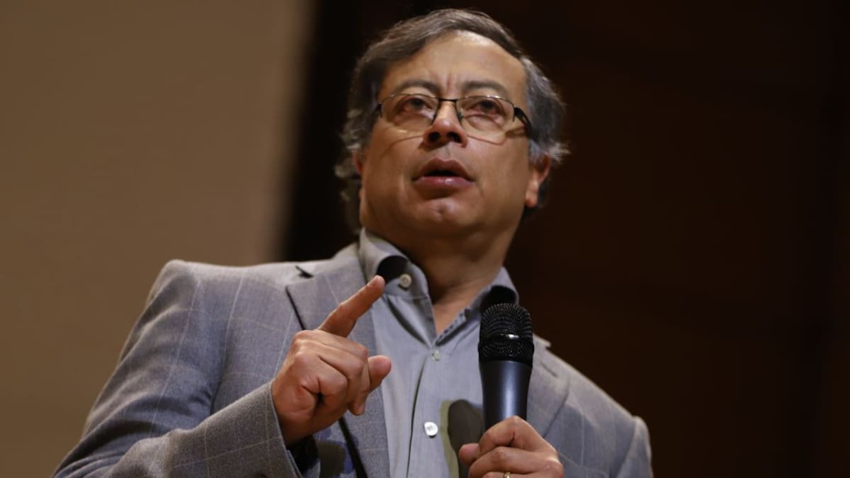 Presidente del Congreso y la Procuradora deberían ser investigados: Petro