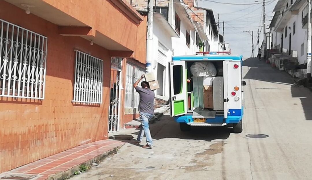 Ambulancia estaría siendo usada para trasteo 