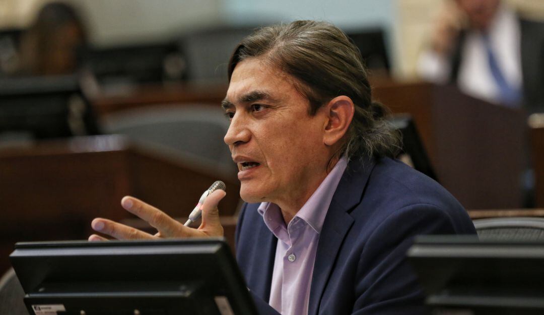 Un grupo de senadores de sectores alternativos también presentó, ante el CNE, una acción de protección de derechos del Estatuto de la Oposición