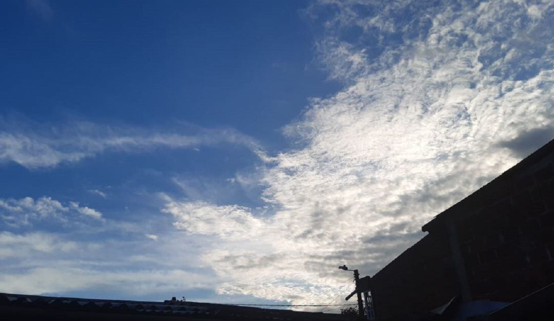 Días de tiempo seco, cielo azul en el departamento del Quindío