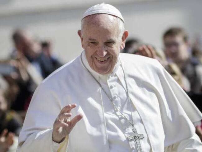 Papa Francisco pide a los curas que sean &quot;cercanos y callejeros&quot;
