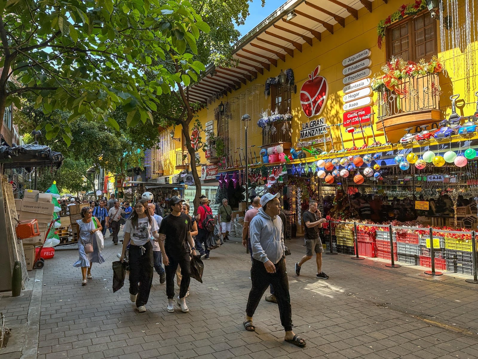 En diciembre, el centro también será anfitrión de una feria de los tradicionales toldos. Foto: Alcaldía de Medellín.