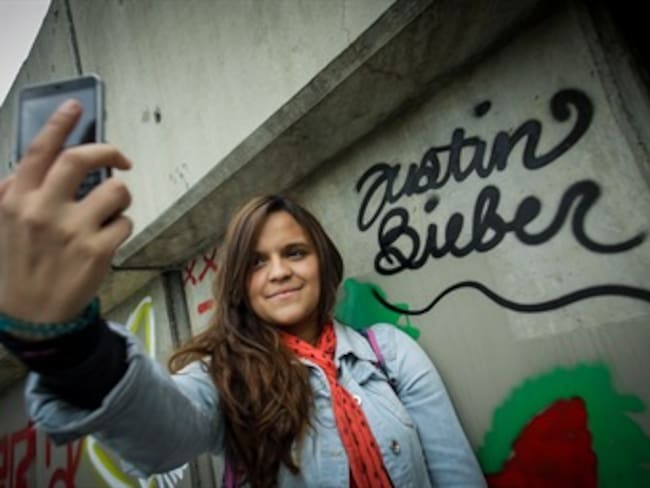 Petro apoya a policías que cuidaron a Justin Bieber al pintar grafiti