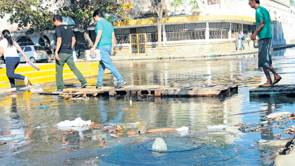 Distrito exige a Essmar atención urgente ante colapso de redes de alcantarillado en Santa Marta