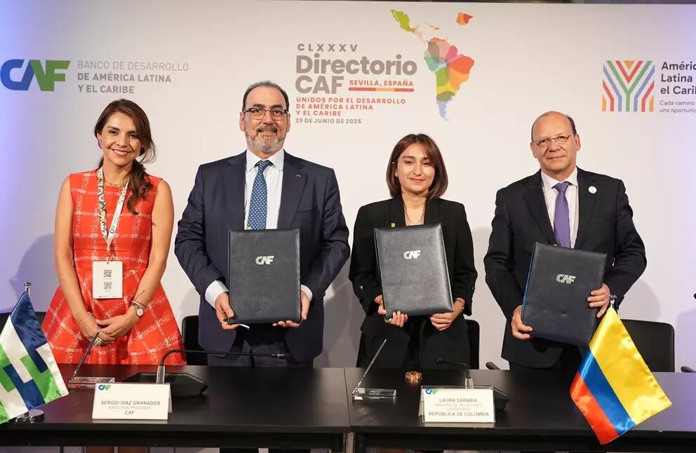 Laura Sarabia, Canciller de Colombia, y Germán Ávila Plazas, ministro de Hacienda - Cortesía CAF