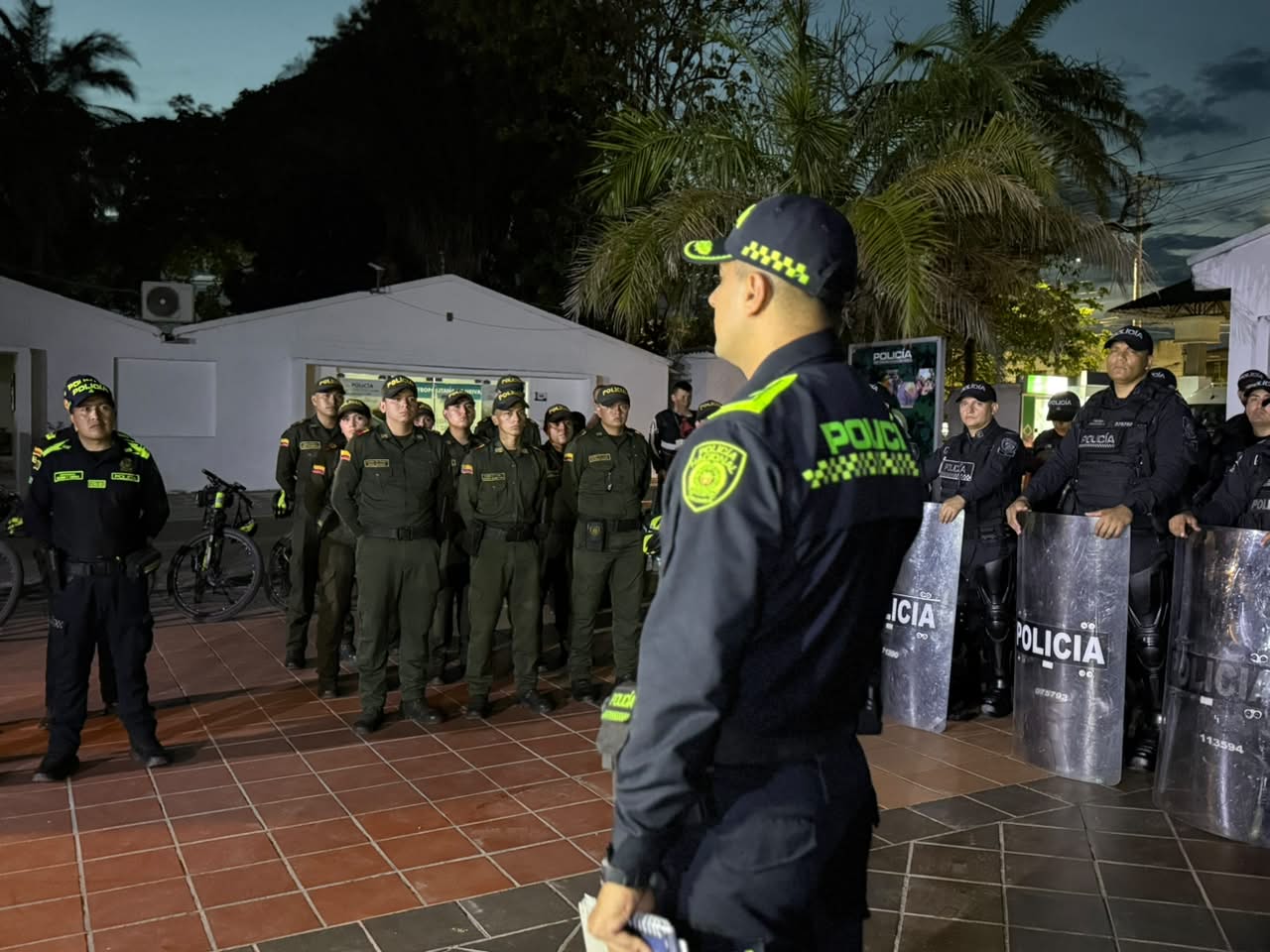 Policía Metropolitana y sus unidades especializadas, adelantó un megaoperativo en las comunas 6, 8, 9 y 10. Foto Menev 