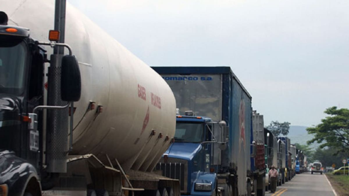 Transportadores de carga esperan que el alza a la gasolina sea moderada