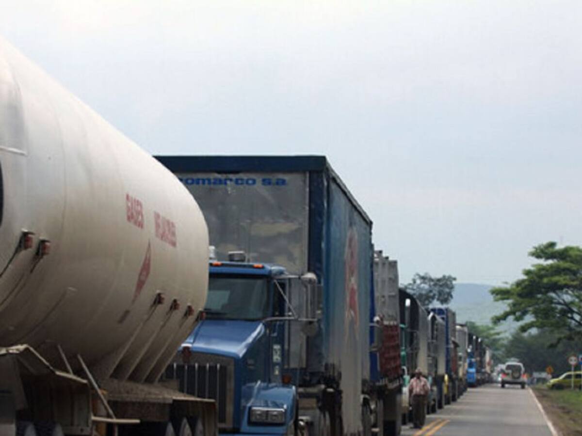 Transportadores de carga esperan que el alza a la gasolina sea moderada