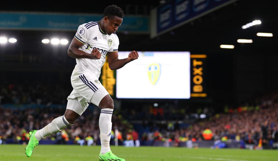 Luis Sinisterra anotó en el empate del Leeds United con Everton.