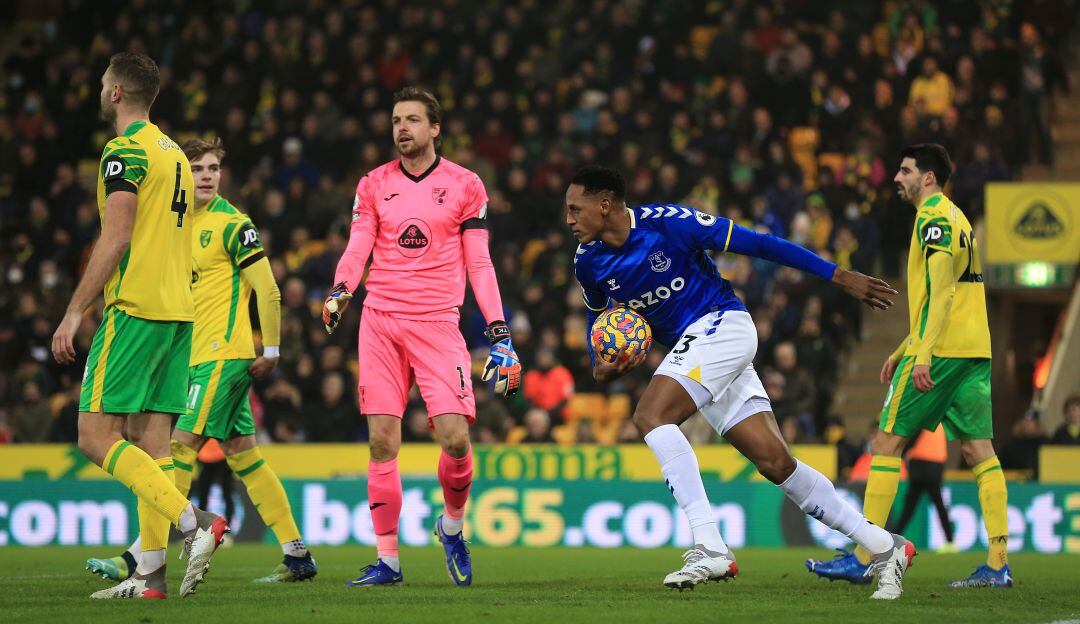 Yerry Mina en su regreso a las canchas con el Everton.