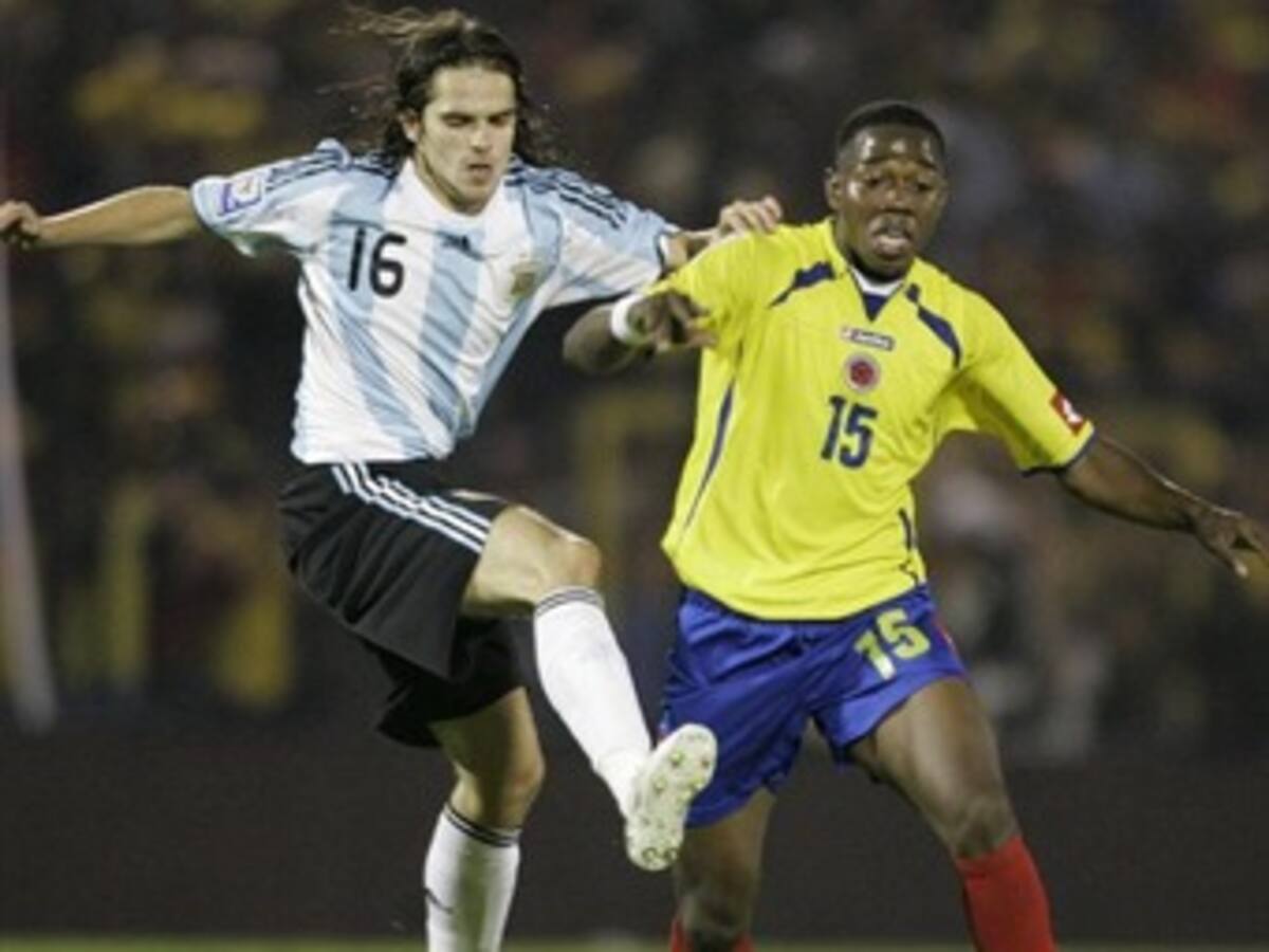 Carlos Alberto Sánchez se lesiona y es duda ante Ecuador