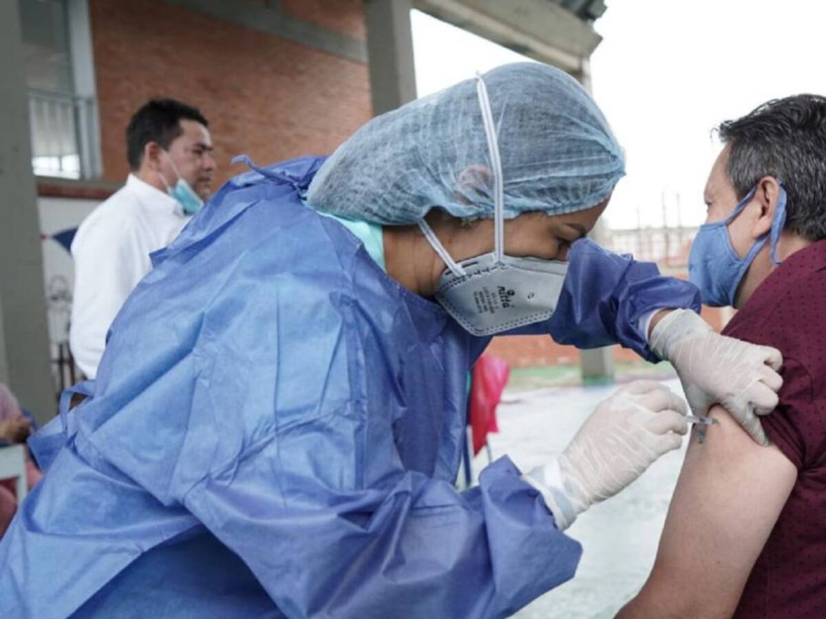 Floridablanca habilitó puntos exclusivos para vacunar docentes