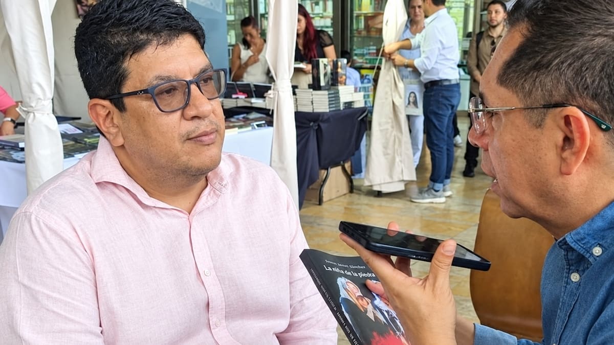 Abogado bumangués escribió “La vejez de los libros”, recopilación de 27 cuentos urbanos