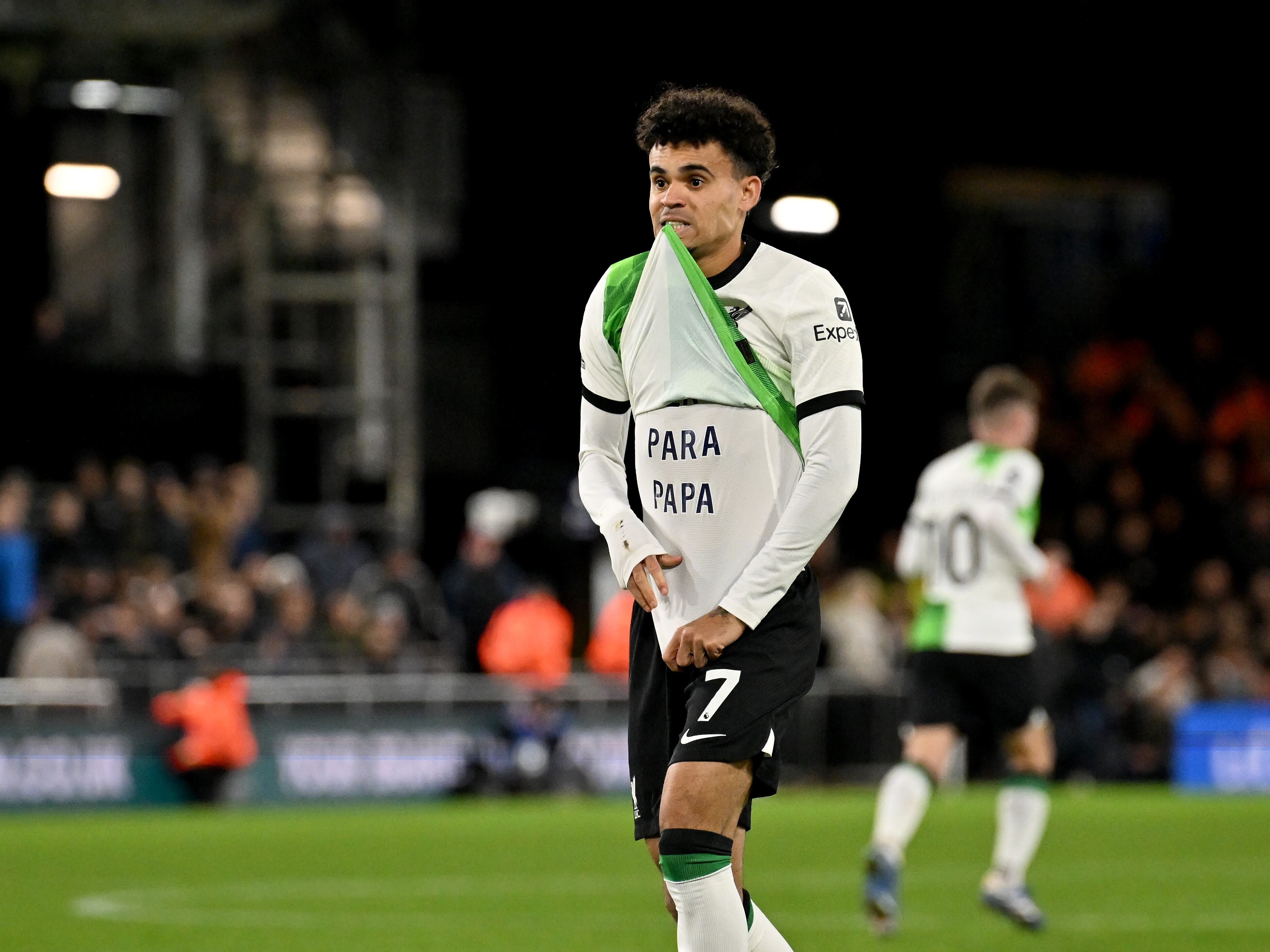 Luis Díaz y la dedicatoria a su padre tras el gol al Luton Town. (Photo by Andrew Powell/Liverpool FC via Getty Images)
