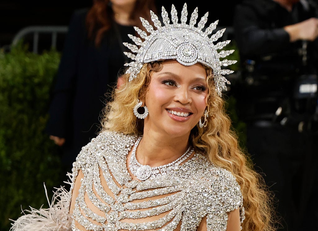 NEW YORK, NEW YORK - MAY 04: Beyoncé attends the 2026 Met Gala celebrating "Costume Art" at Metropolitan Museum of Art on May 04, 2026 in New York City.  (Photo by Taylor Hill/Getty Images)