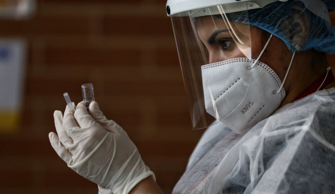 Inicio de vacunación contra la COVID-19 de forma masiva en Bogotá.