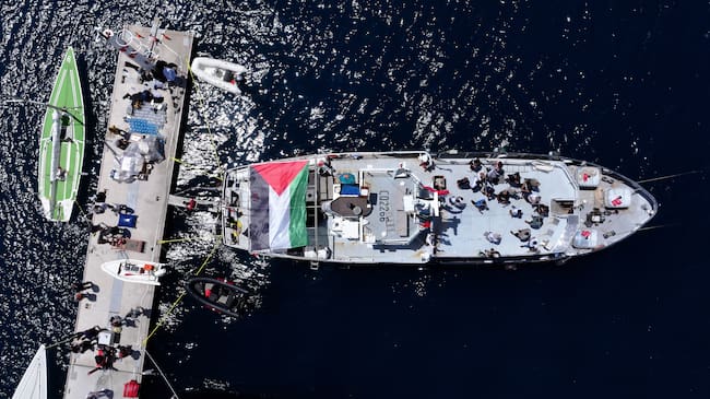 Israel lleva a puerto a cientos de activistas de la Flotilla Global Sumud interceptados en aguas internacionales (Photo by Orhan Cicek/Anadolu via Getty Images)