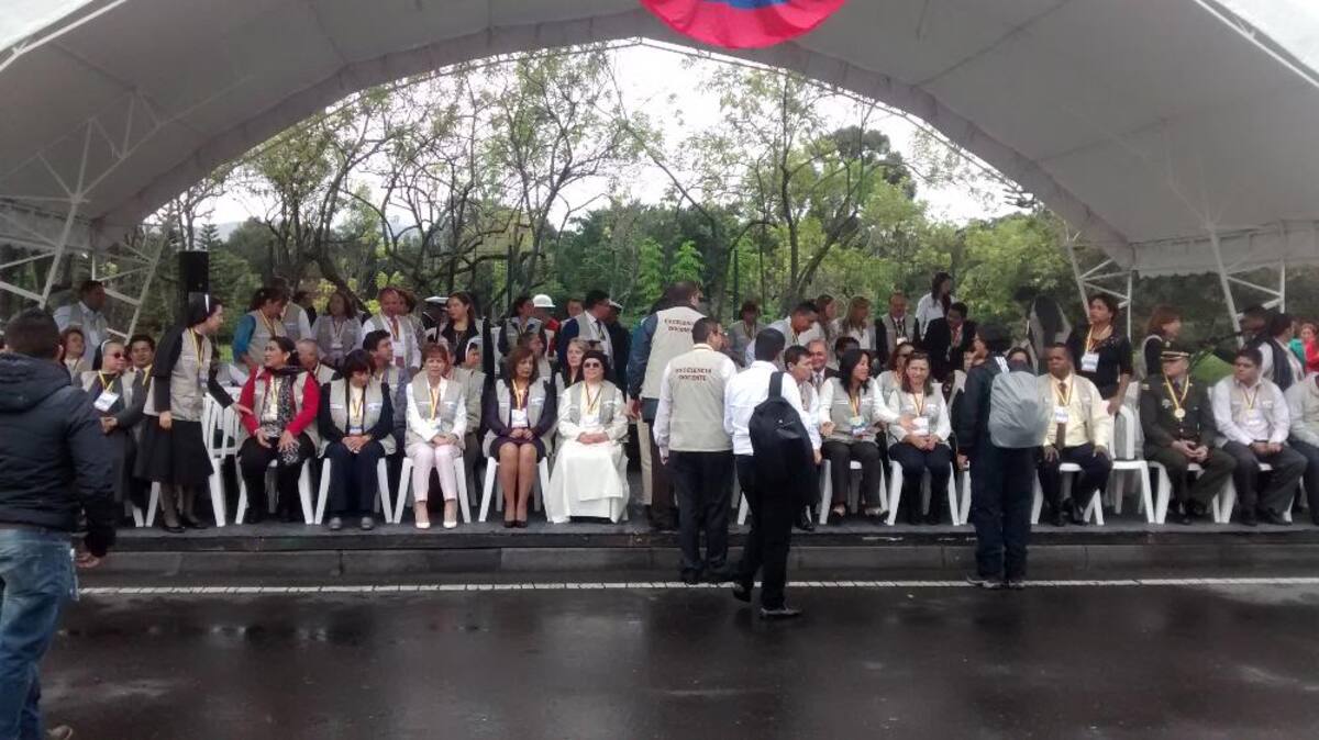 Miles de personas en todo el país se movilizan para observar los desfiles del 20 de julio.