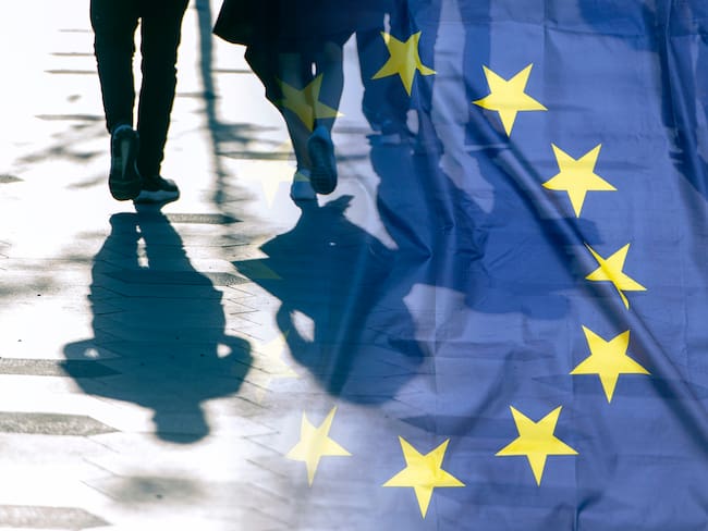 Ciudadanos europeos / Bandera de la Unión Europea (Getty Images)