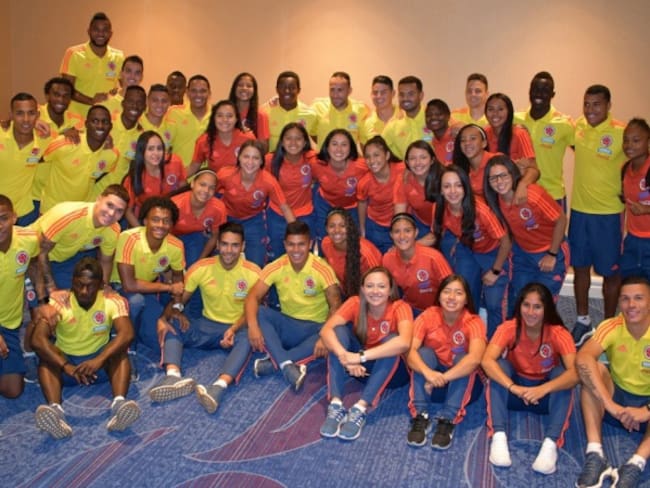 Unión tricolor: La Selección compartió con la Sub 17 femenina en Tampa