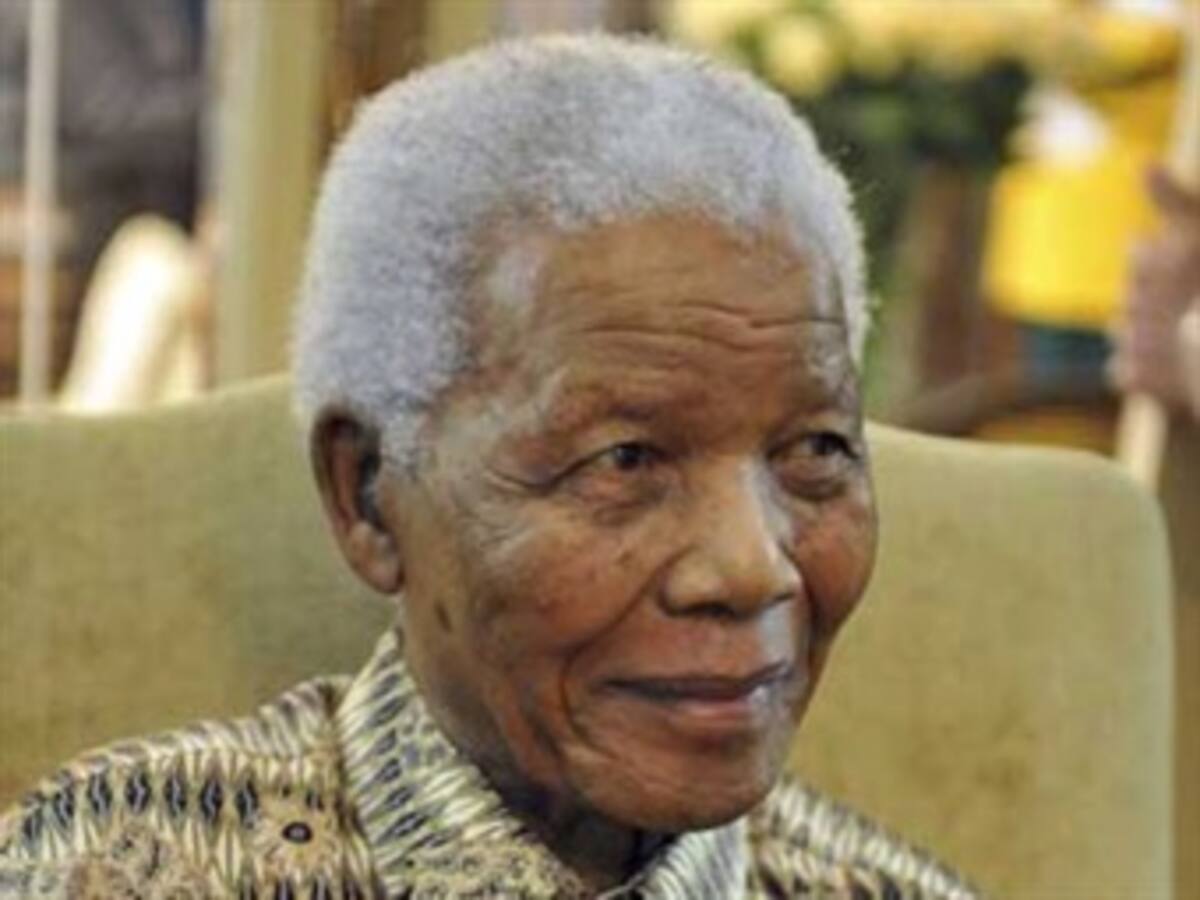 Mandela sigue en estado crítico y está consciente a 8 días de cumplir 95 años