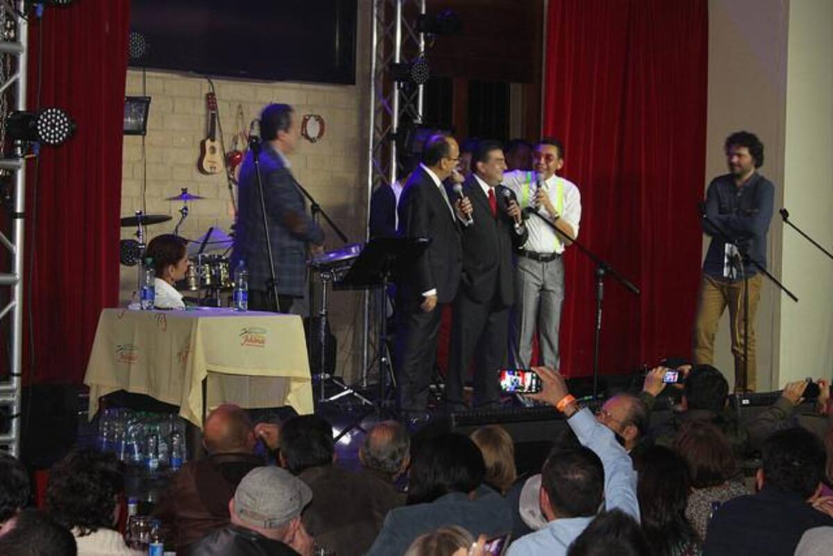 Con imitaciones en vivo y la presencia de sus colaboradores de varias ciudades, fue destacada la labor de Peláez en el programa. Fotos: Cortesía Don Jediondo Campestre.