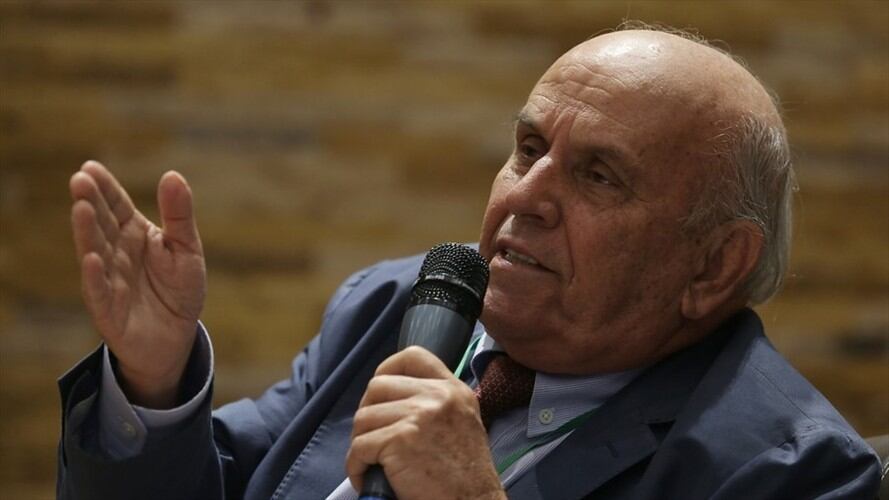 Un colaborador de Maurice Armitage interrumpió un consejo de seguridad para dedicarle serenata en honor a sus 73 años, pero equivocó la fecha de cumpleaños. Foto: Colprensa