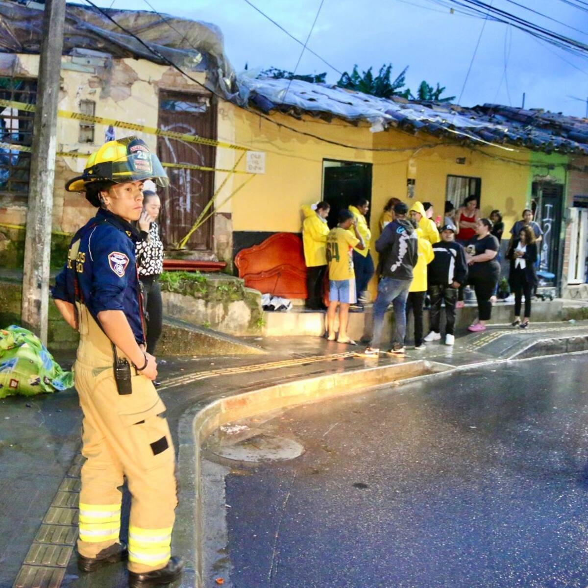Por riesgo de colapso ordenaron la evacuación de 19 personas de un inquilinato en Rionegro