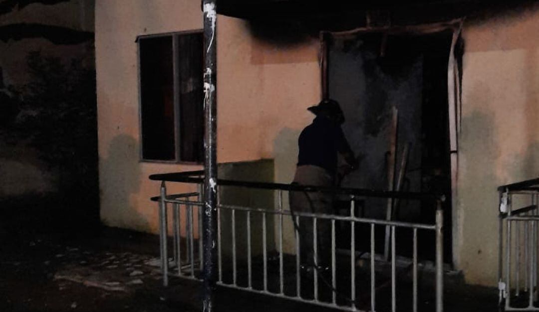 Incendio en vivienda de conjunto en el barrio Bicentenario