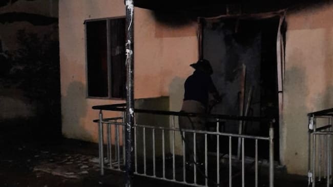 Incendio en vivienda de conjunto en el barrio Bicentenario