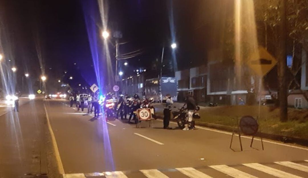 Pareja de jóvenes muere en piques ilegales.