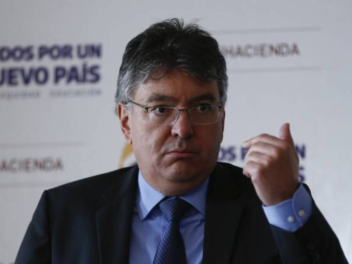 Comunidad internacional lista para financiar el postconflicto: MinHacienda