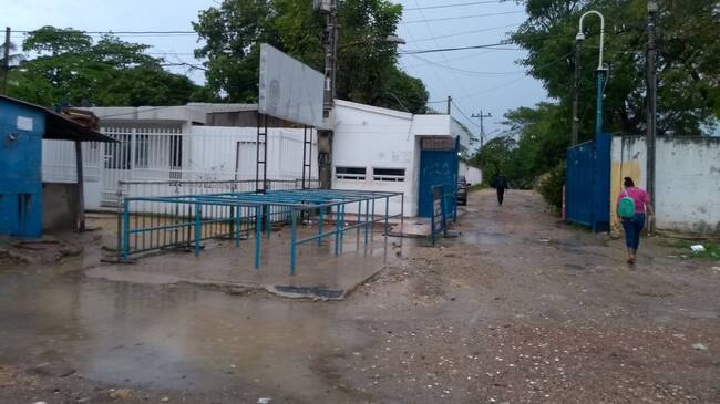 El procesado es señalado de hurtarle las pertenencias a un hombre en un establecimiento y luego enfrentarse a tiros con la Policía